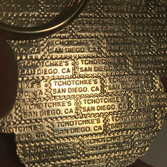 Vintage Tchotchke Enamel Puppy Dog Paw Key Chain - Picture 4 of 4